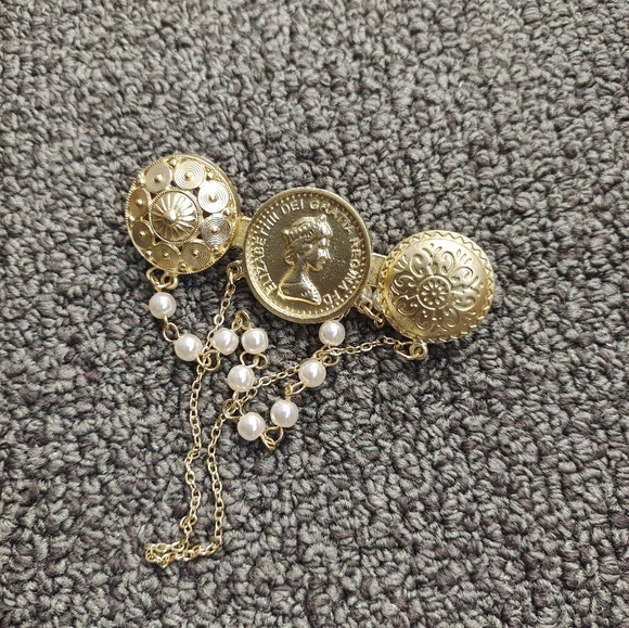 Accessories - Picture 2 of 16